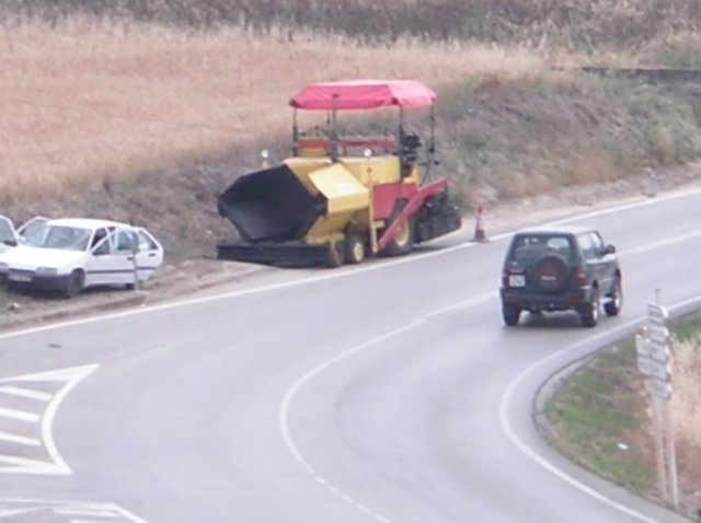 OBRA CARRETERA 02  MERCANCIAS ESPECIALES CONVOY